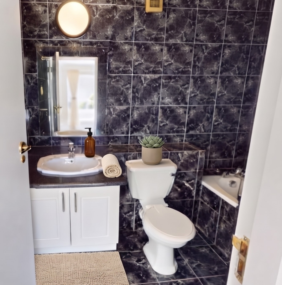 2 Bedroom Property for Sale in Harbour Island Western Cape